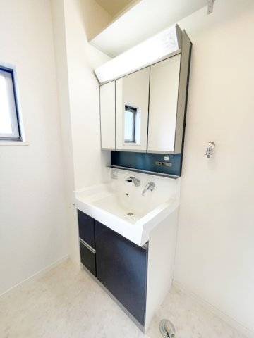 洗面設備　明るい洗面所です★