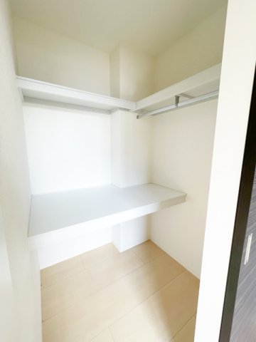 収納　ウォークインクローゼットなので収納豊富です☆