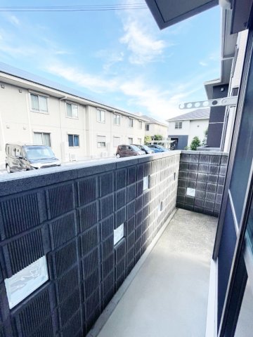 バルコニー　陽当たり良好なバルコニーです♪