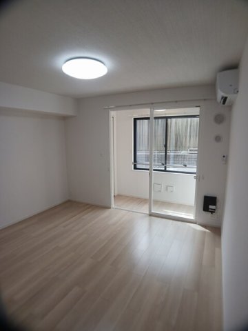 居室・リビング　明るい色調の室内です