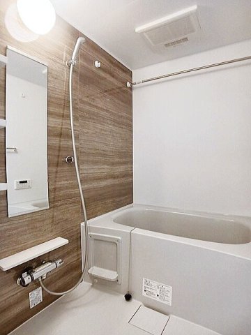 バス・シャワールーム　コンパクトで使いやすいお風呂です