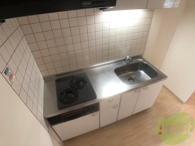 キッチン　システムキッチン完備で２口ついているので料理もできます！