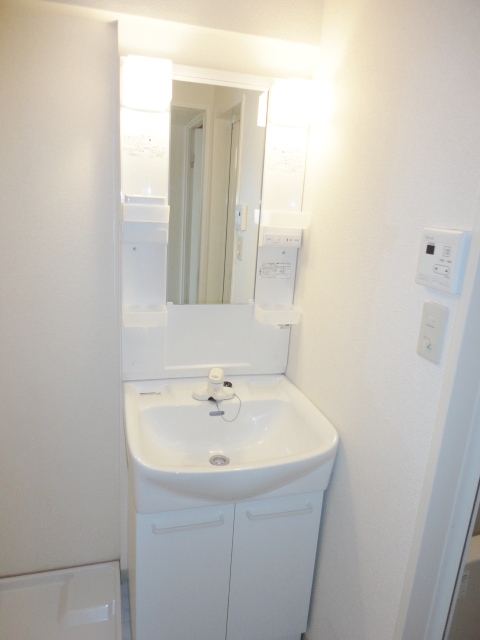 洗面設備　別部屋参考写真です