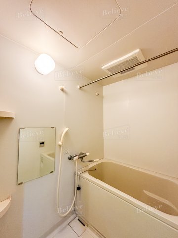 バス・シャワールーム　追い焚き・浴室乾燥機付きのお風呂です♪