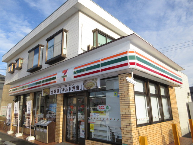コンビニ　セブンイレブン（コンビニ）まで536m