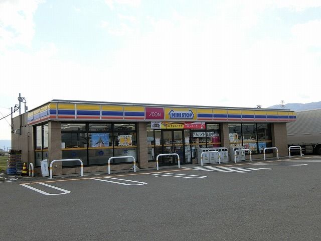 コンビニ　ミニストップ 大垣綾野店（コンビニ）まで750m