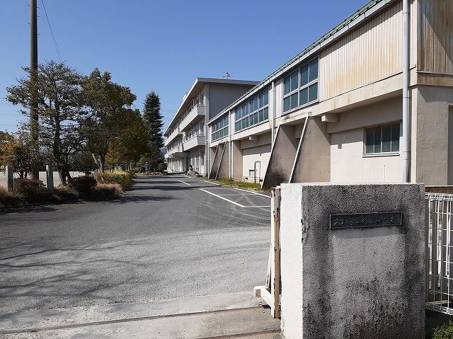 小学校　綾里小学校（小学校）まで600m