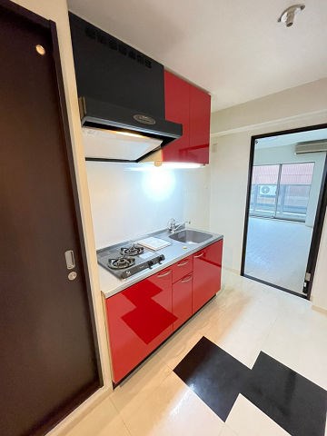 キッチン　コンパクトなキッチンで掃除もラクラク