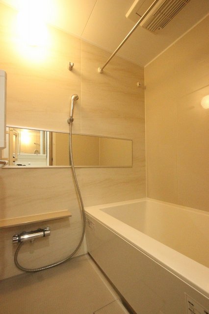 バス・シャワールーム　同物件、別号室のものです。