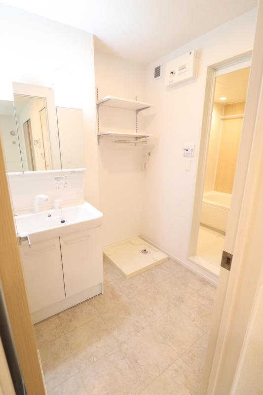 洗面設備　シャンプードレッサー付き。