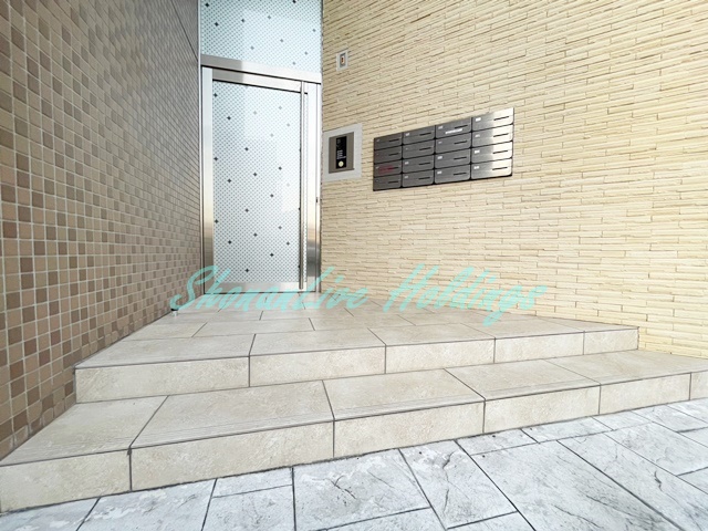 エントランス　清潔感のあるエントランスです♪