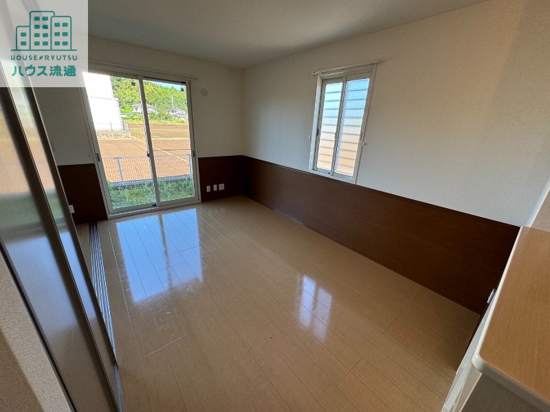 居室・リビング　※別号室のお写真です