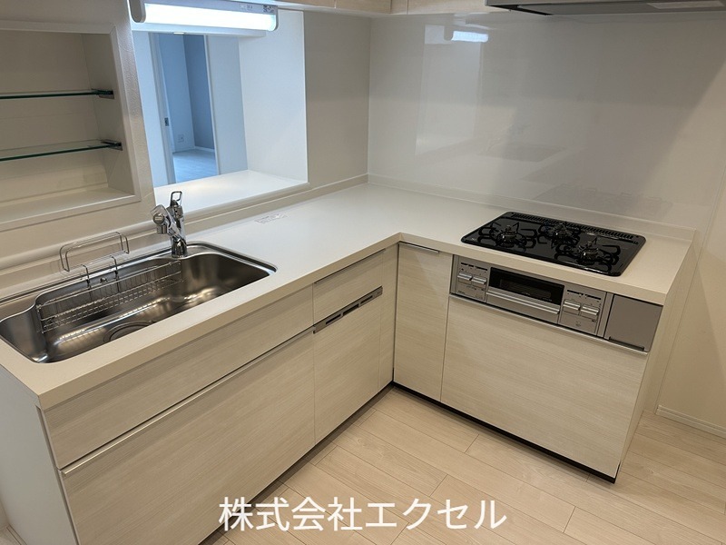 キッチン　3口コンロ付きです。