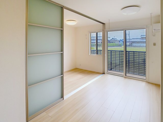 居室・リビング　掲載写真は同型モデルを掲載しており実際のお部屋と仕様等が異な