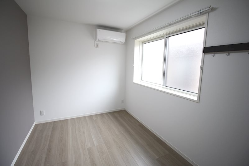 その他部屋・スペース　ウォークインクローゼット付きの日あたり◎なベッドルーム