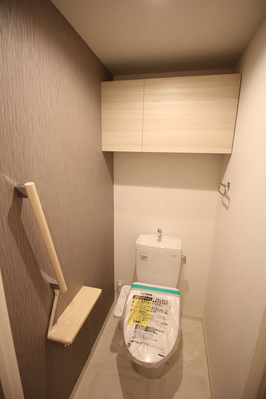 トイレ　嬉しい温水洗浄便座。