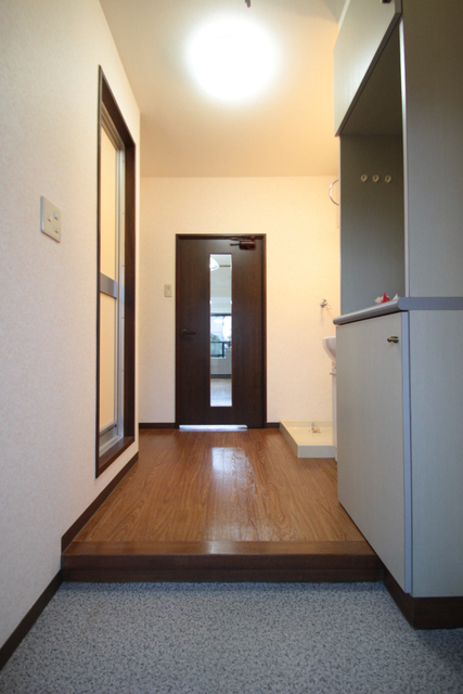 玄関　※別室の参考写真の為、現況優先です。