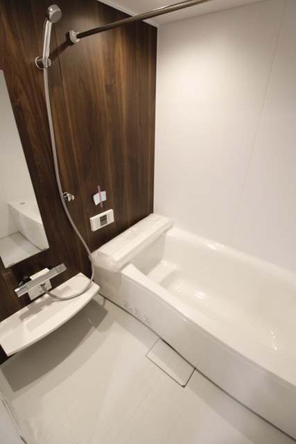 バス・シャワールーム　浴室乾燥、追い炊き機能付