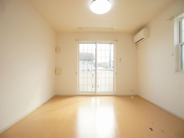 居室・リビング　快適に過ごせるエアコンが付いています♪