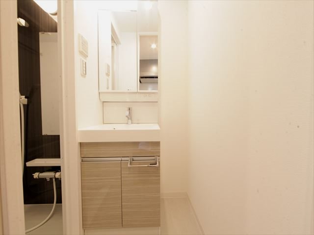 洗面設備　脱衣所　独立洗面台（シャンプードレッサー付）