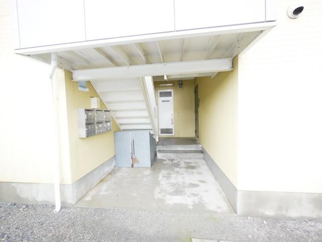 エントランス　★敷地内駐車場1台分無料です★