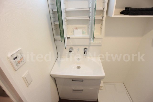 洗面設備　清潔感ある独立洗面台で毎日気持ちよく♪