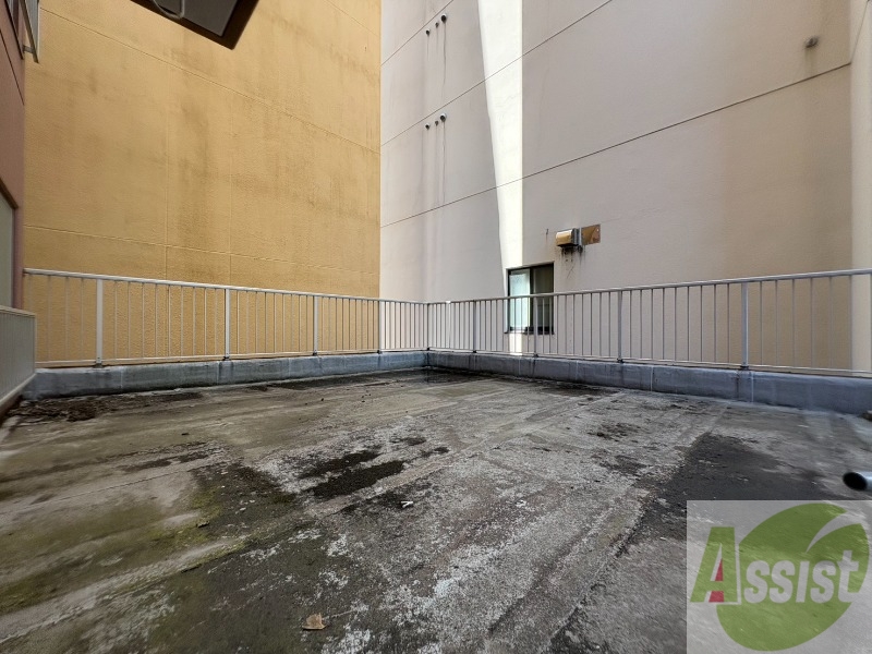 バルコニー　バルコニーです。洗濯物を干すもよし、一息つくもよしですね。