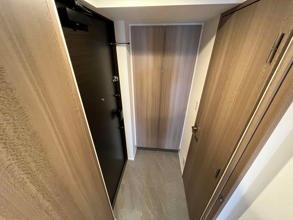 玄関　※別部屋参考写真