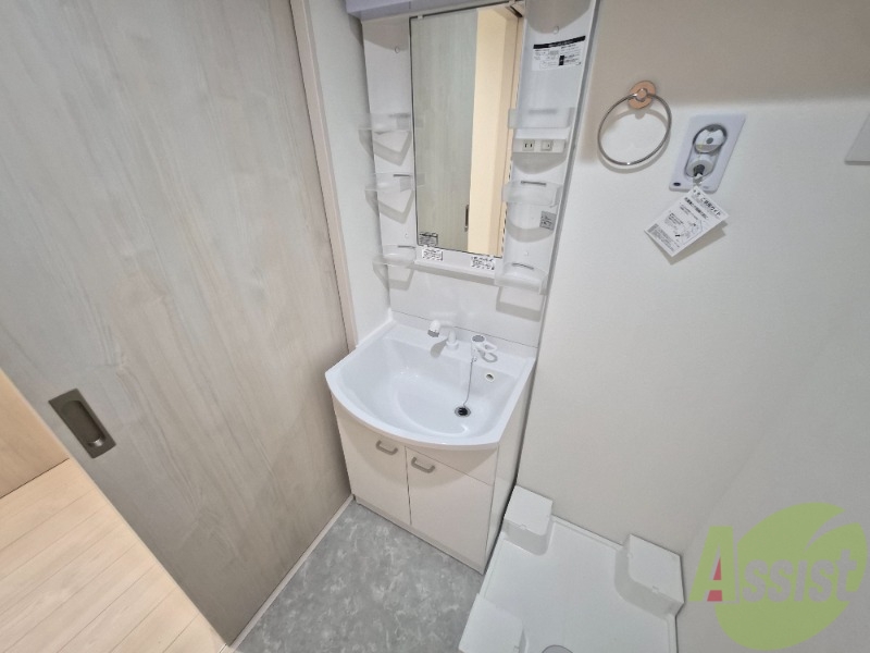 洗面設備　洗面台はシャワーノズルも付いて便利に活用できます