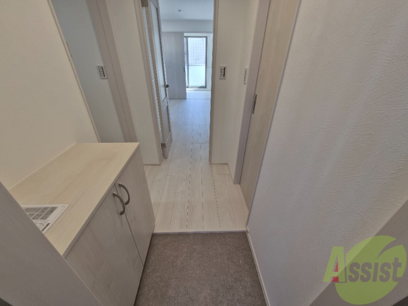 玄関　玄関からの様子です。綺麗なフローリングが広がっています。