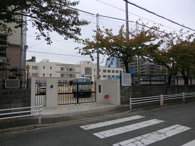 小学校　尼崎市立　難波小学校（小学校）まで697m