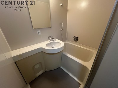 バス・シャワールーム　シンプルで機能的な浴室です♪