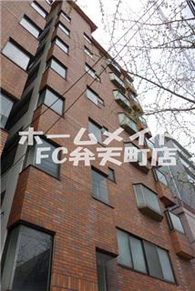 建物外観　落ち着いた雰囲気の外観です