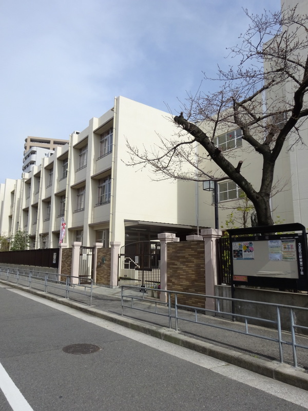 小学校　大阪市立三軒家東小学校（小学校）まで342m