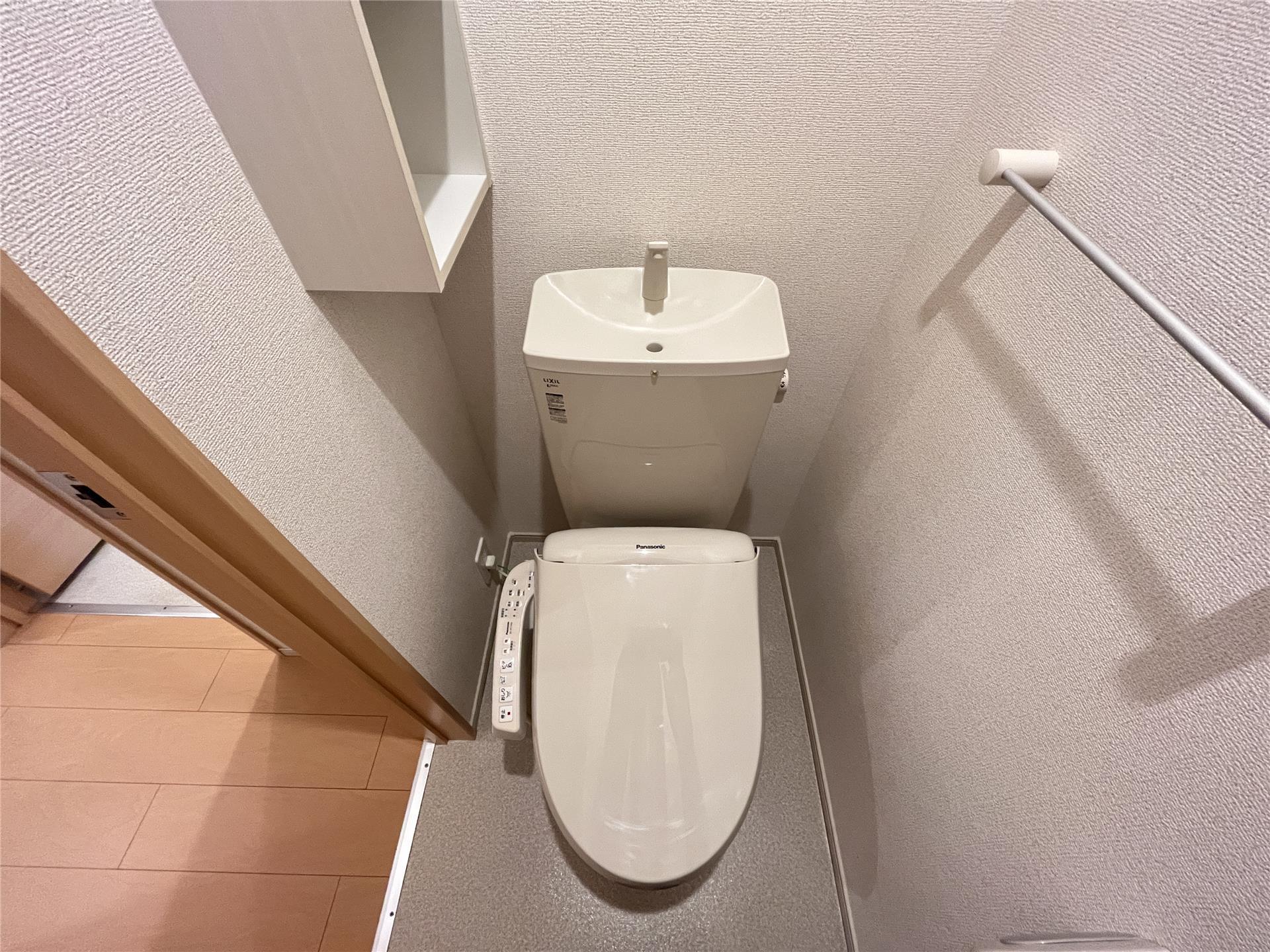 トイレ　温水洗浄暖房便座付トイレ
