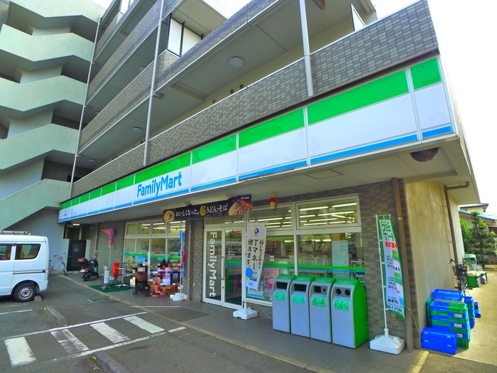 コンビニ　ファミリーマート（コンビニ）まで231m