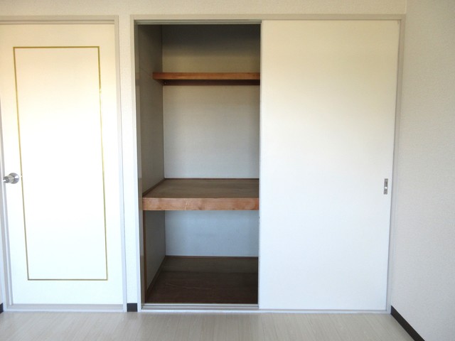 収納　洋室１　※別号室の参考写真(現況優先・仕様違いの場合あり)