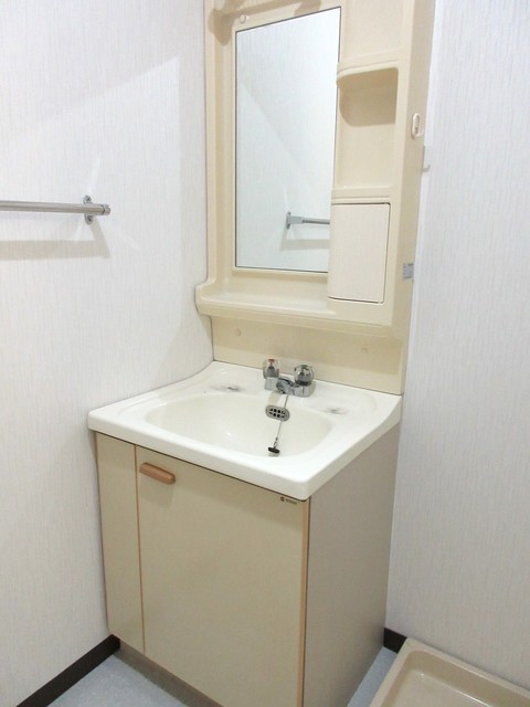 洗面設備　※別号室の参考写真(現況優先・仕様違いの場合あり)