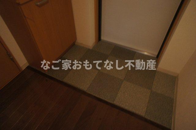 玄関　※写真は別号室