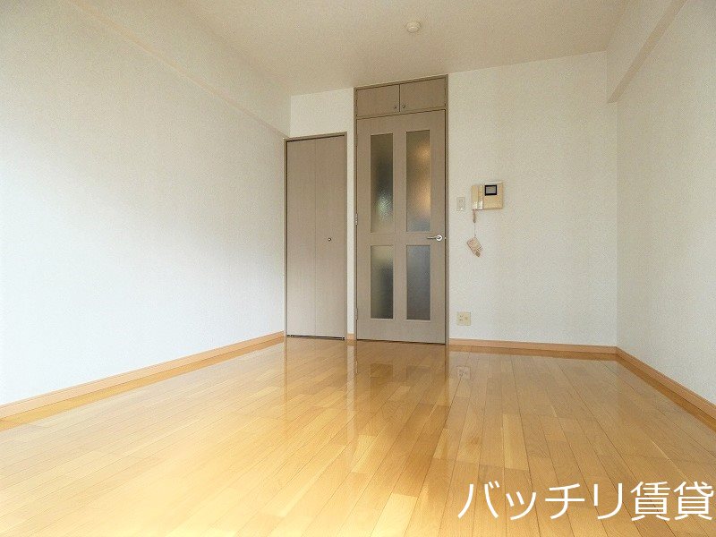 居室・リビング　別号室タイプの為、現状を優先致します
