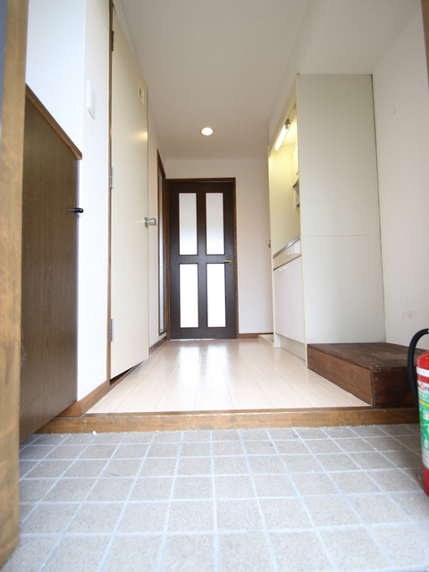 玄関　※他のお部屋の参考写真です