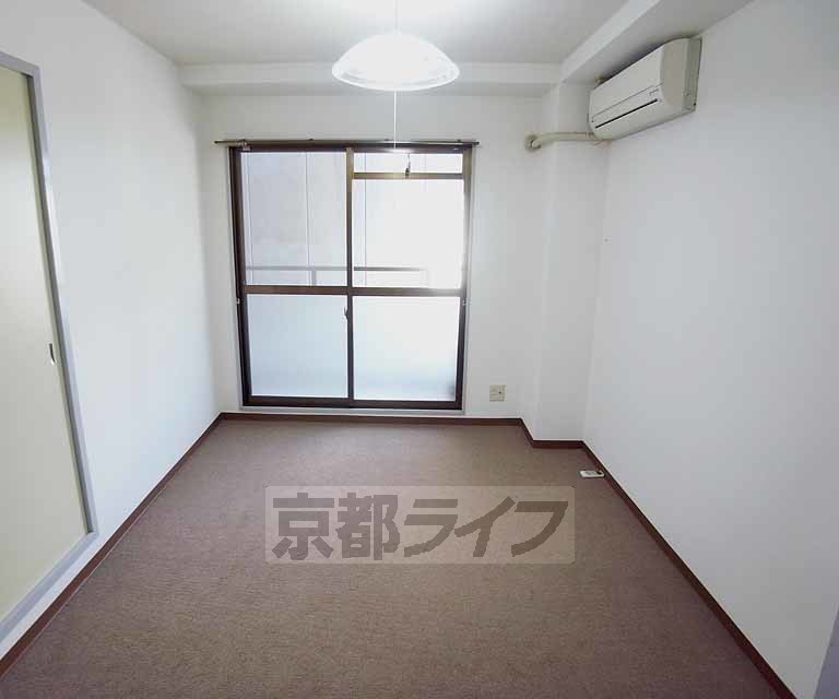 居室・リビング　出町柳駅近くのお部屋です