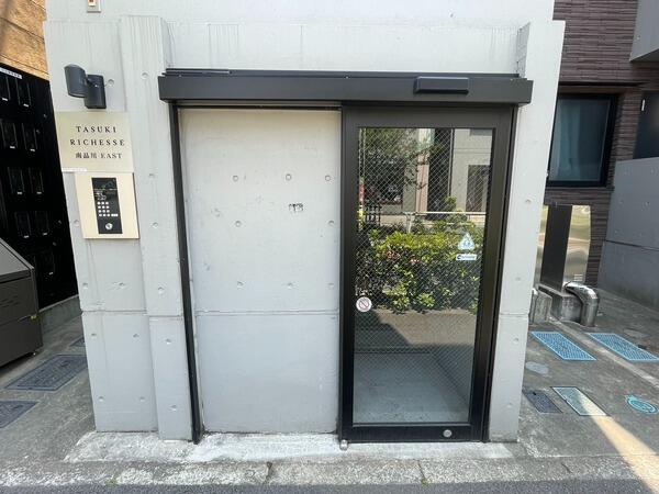 エントランス　ゆとりのあるエントランスです