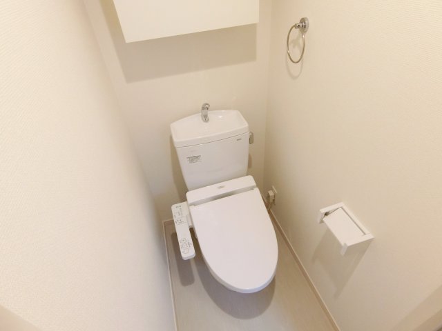 トイレ　別号室の参考写真です。