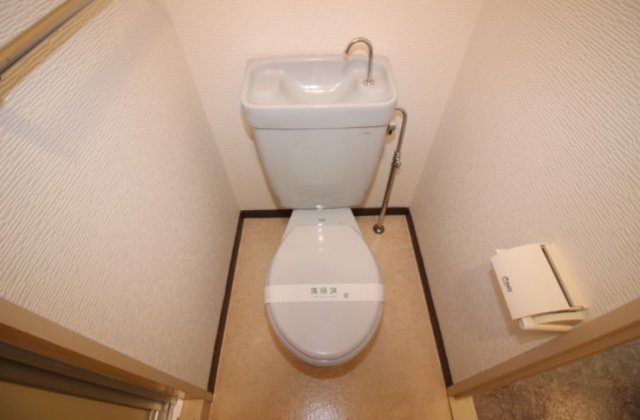 トイレ　※同マンション別室の参考写真です