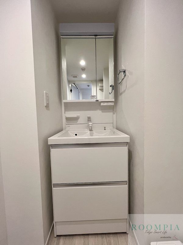 洗面設備　※同タイプの別のお部屋です。