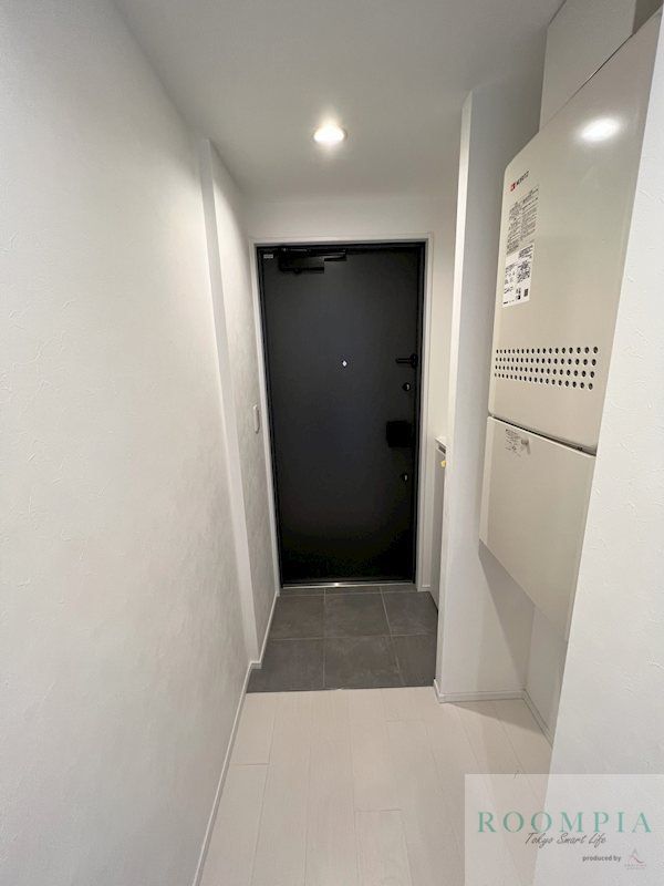 玄関　※同タイプの別のお部屋です。