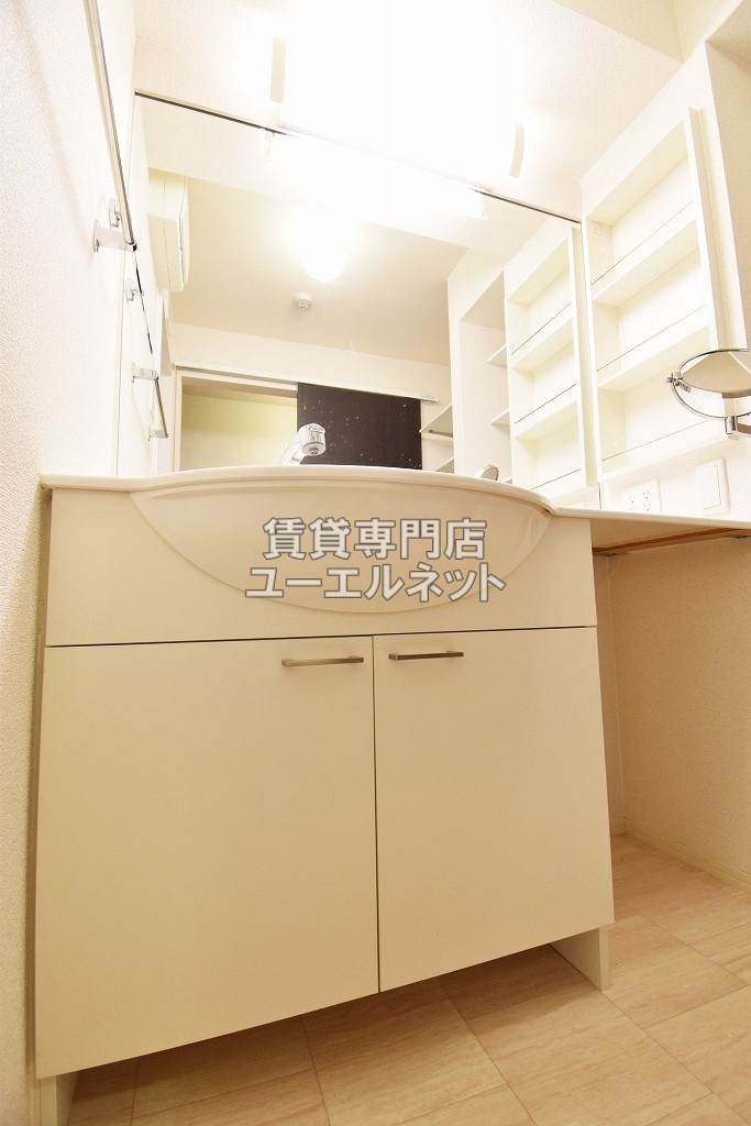 洗面設備　シャワー付洗面台