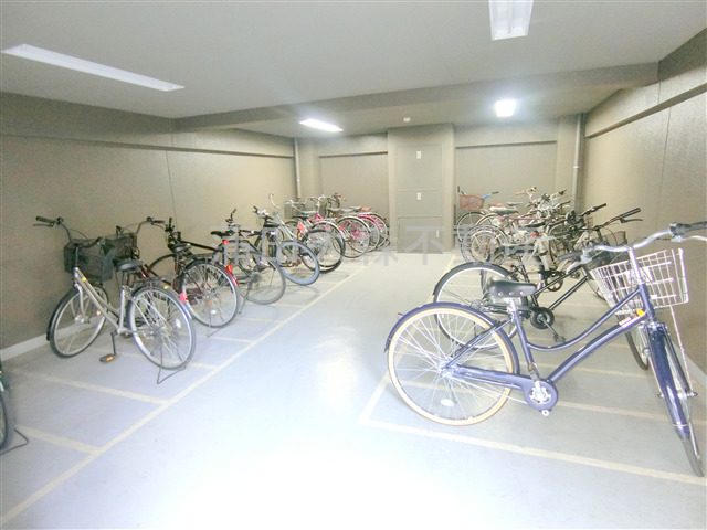 その他共有部分　屋根付き無料駐輪場