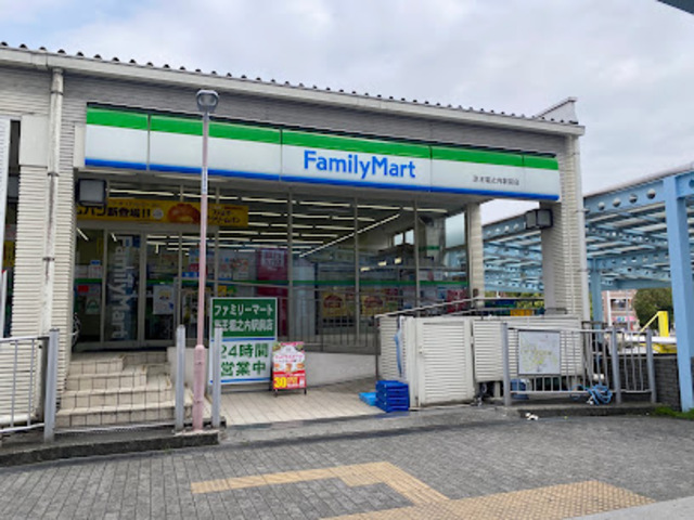 コンビニ　ファミリーマート京王堀之内駅前店（コンビニ）まで387m